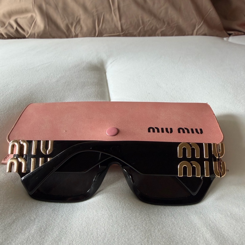 Miu Miu Black Sunglasses with Pink Case - Picture 4 of 5